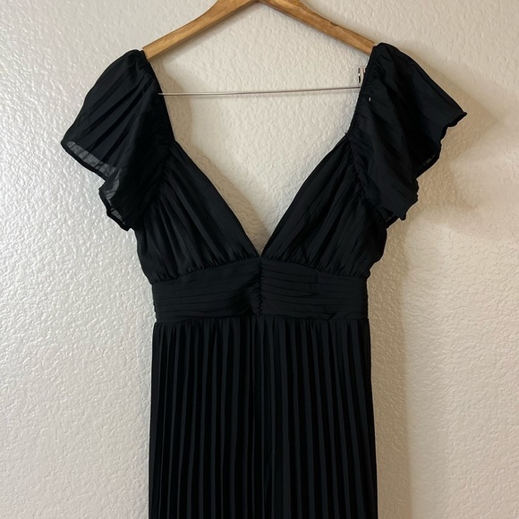 NWOT Ideal Occasion Black Pleated Flutter Sleeve Backless Maxi Dress - Picture 4 of 9